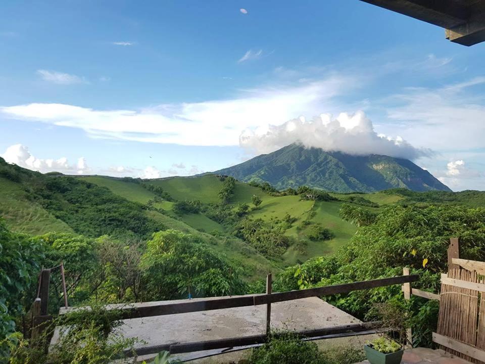 Florabells Iraya Guest House - Batanes Basco Esterno foto