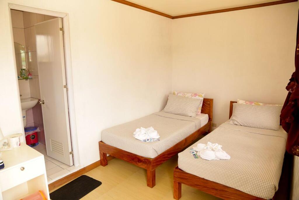 Florabells Iraya Guest House - Batanes Basco Esterno foto